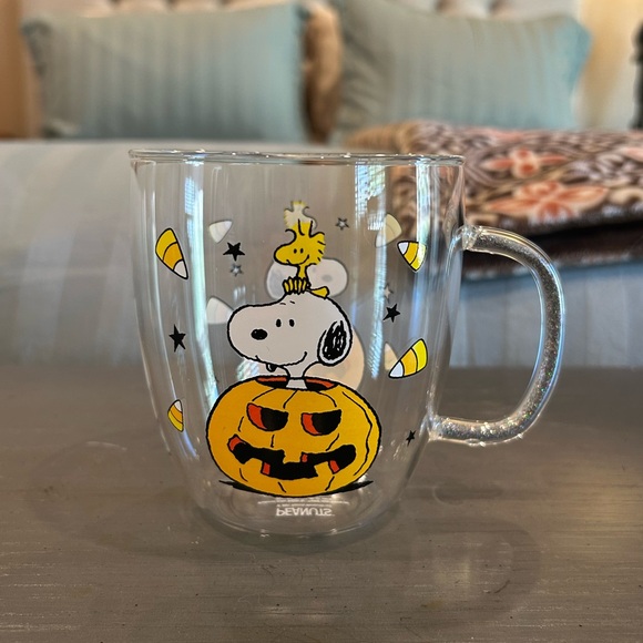 NWOT Peanuts Snoopy Woodstock Halloween Pumpkin 14 oz Glass Mug w/Glitter Handle - Picture 1 of 6